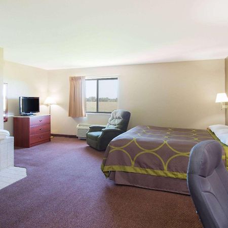 מלון Super 8 By Wyndham Iola Ks מראה חיצוני תמונה