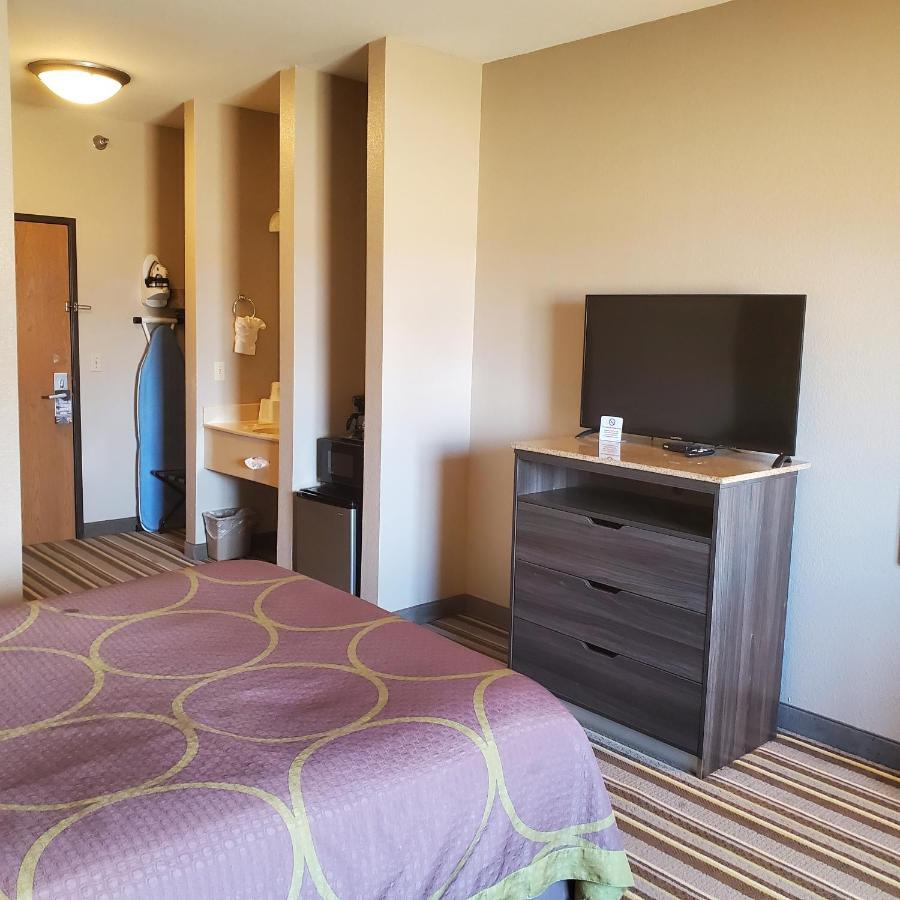 מלון Super 8 By Wyndham Iola Ks מראה חיצוני תמונה