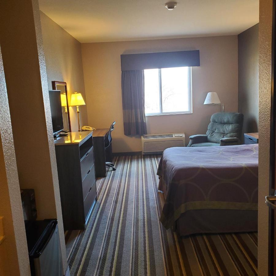 מלון Super 8 By Wyndham Iola Ks מראה חיצוני תמונה