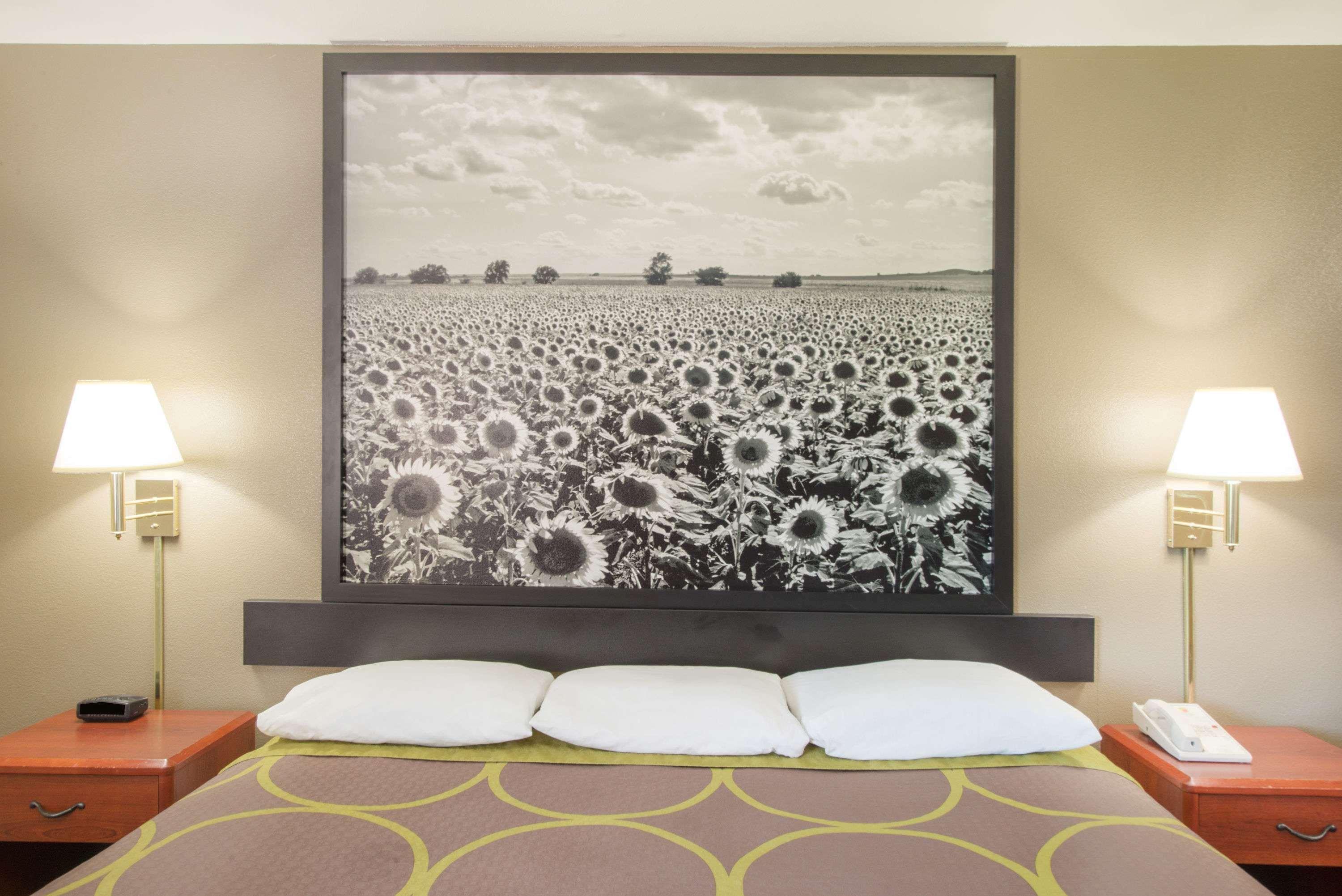 מלון Super 8 By Wyndham Iola Ks מראה חיצוני תמונה