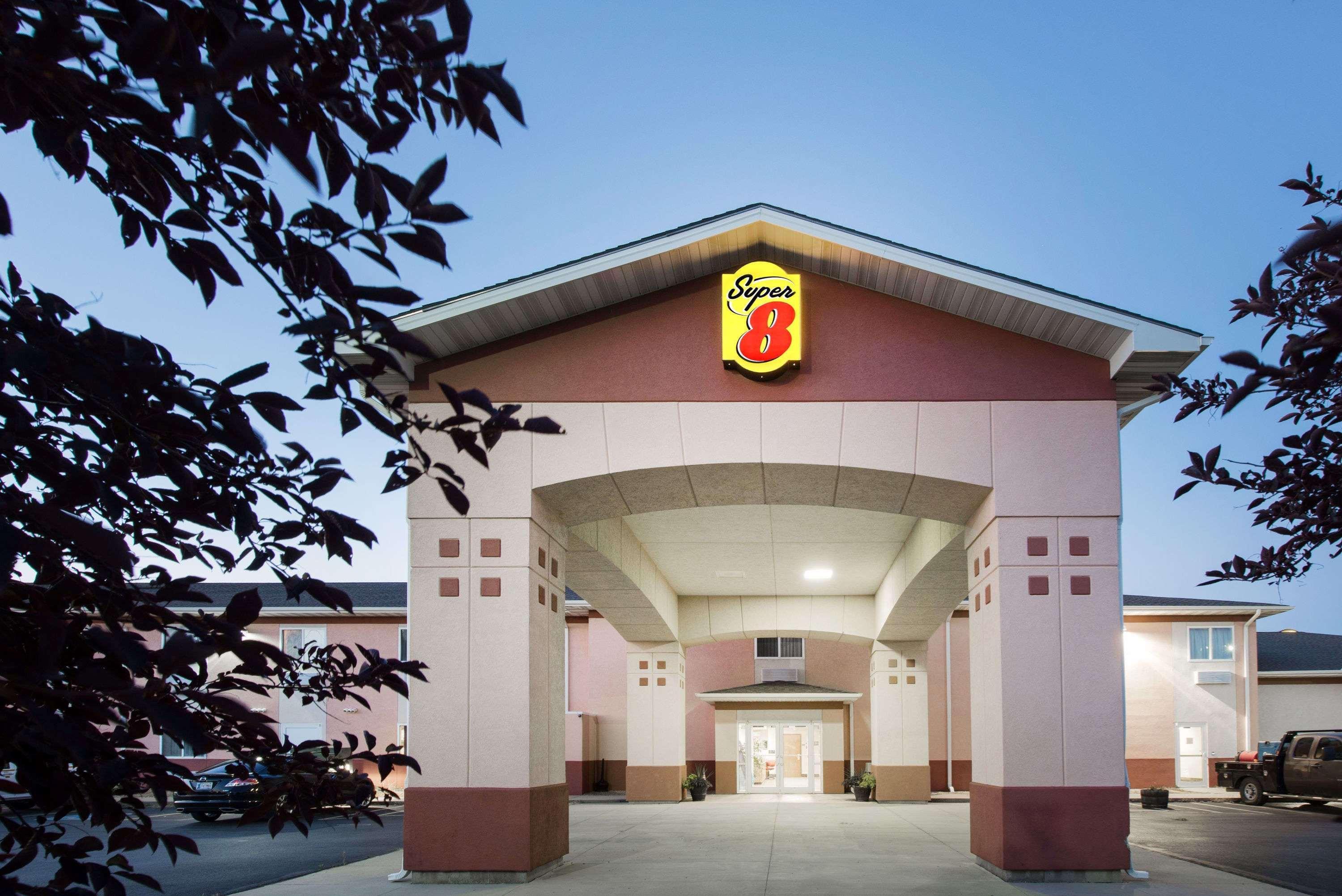 מלון Super 8 By Wyndham Iola Ks מראה חיצוני תמונה