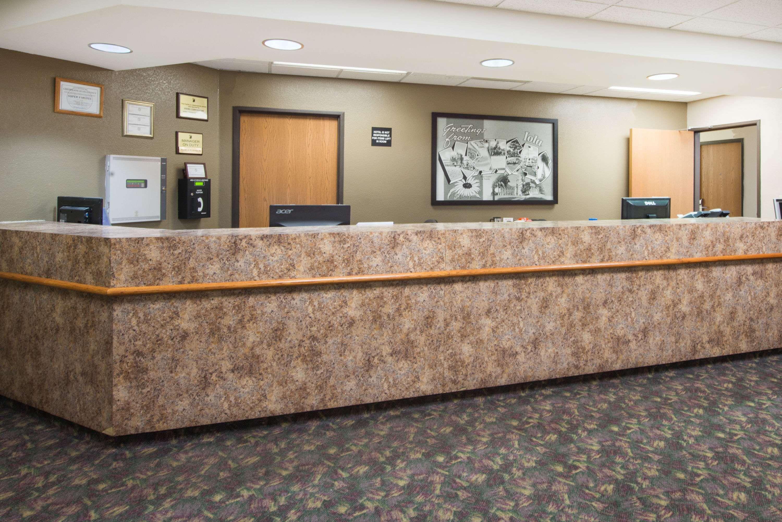 מלון Super 8 By Wyndham Iola Ks מראה חיצוני תמונה
