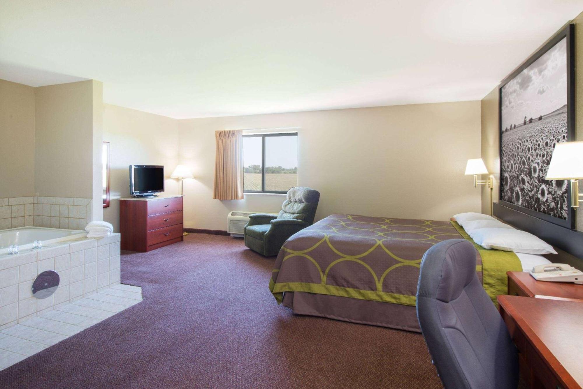 מלון Super 8 By Wyndham Iola Ks מראה חיצוני תמונה
