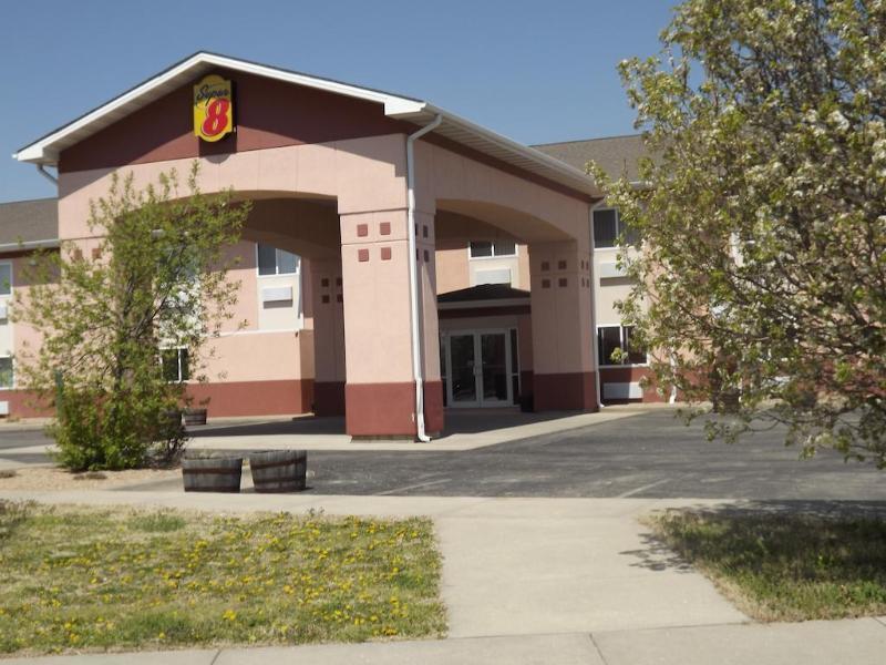 מלון Super 8 By Wyndham Iola Ks מראה חיצוני תמונה