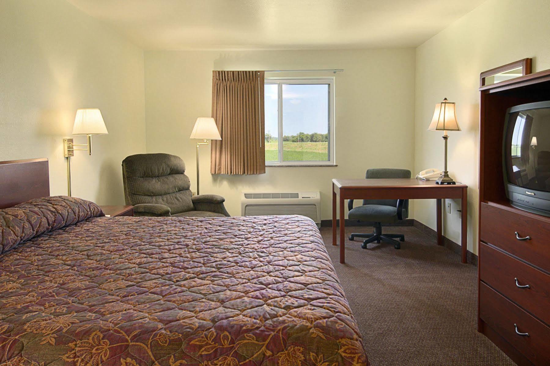 מלון Super 8 By Wyndham Iola Ks מראה חיצוני תמונה