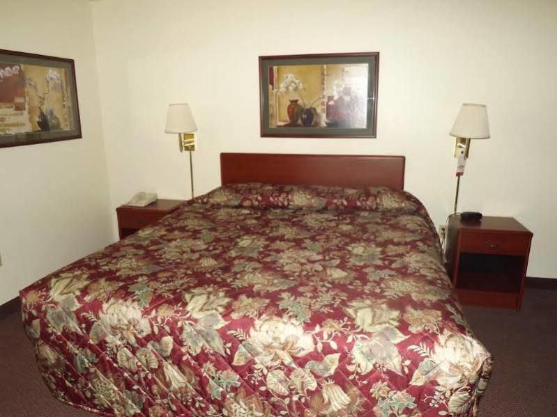 מלון Super 8 By Wyndham Iola Ks מראה חיצוני תמונה