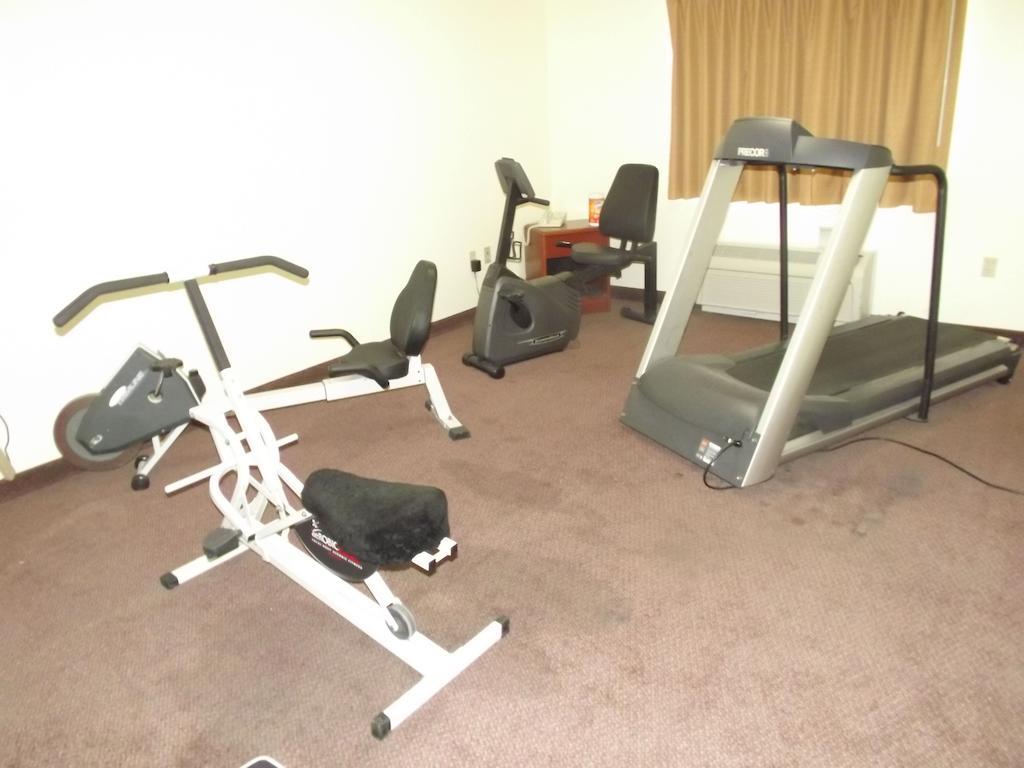 מלון Super 8 By Wyndham Iola Ks מראה חיצוני תמונה